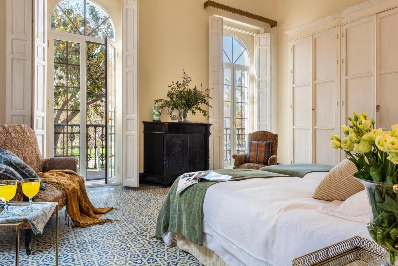 Villa Alfonso, Restored Palace House With Gardens And Monuments Views Севиля Екстериор снимка