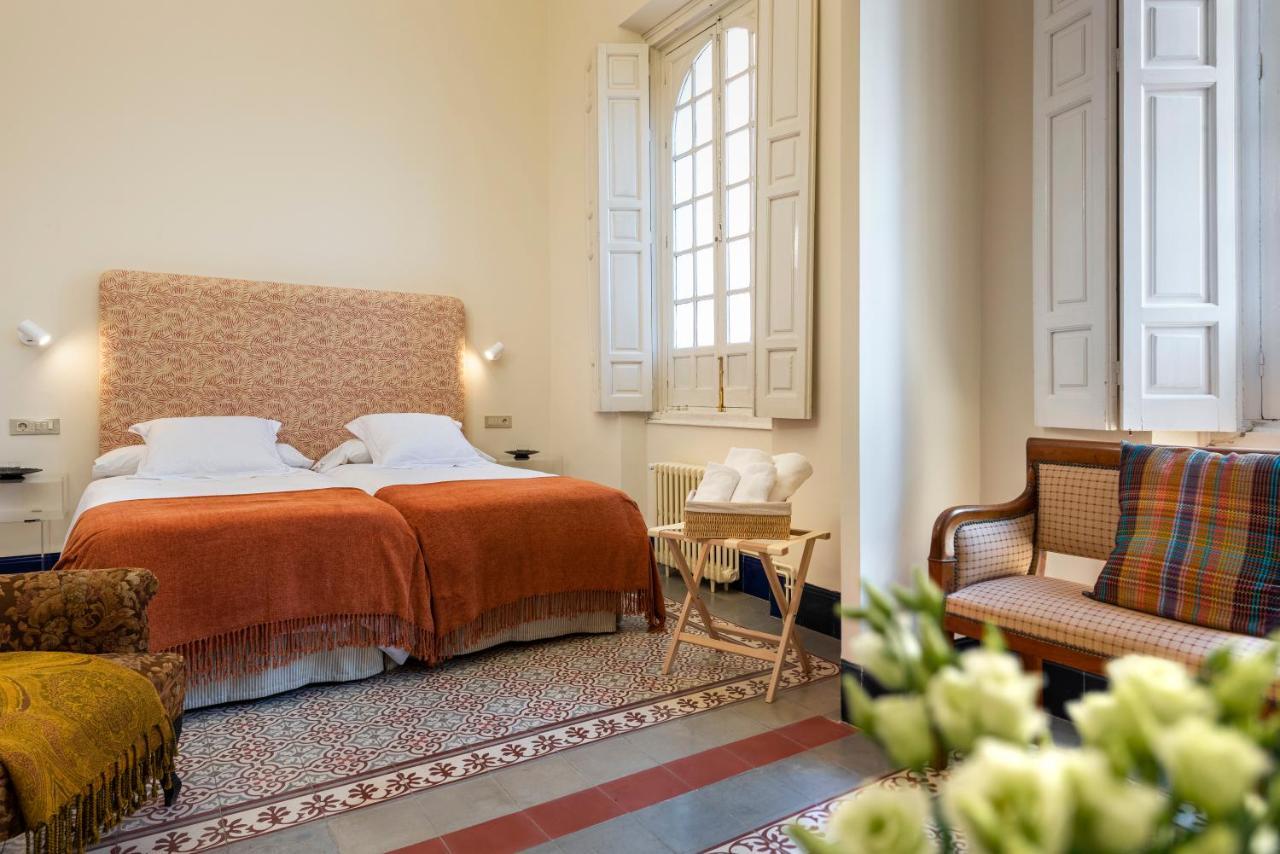 Villa Alfonso, Restored Palace House With Gardens And Monuments Views Севиля Екстериор снимка