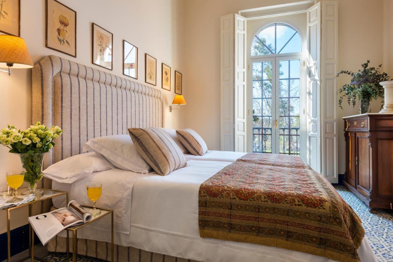 Villa Alfonso, Restored Palace House With Gardens And Monuments Views Севиля Екстериор снимка