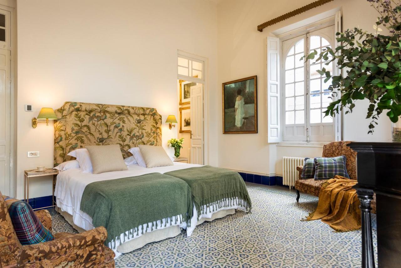 Villa Alfonso, Restored Palace House With Gardens And Monuments Views Севиля Екстериор снимка