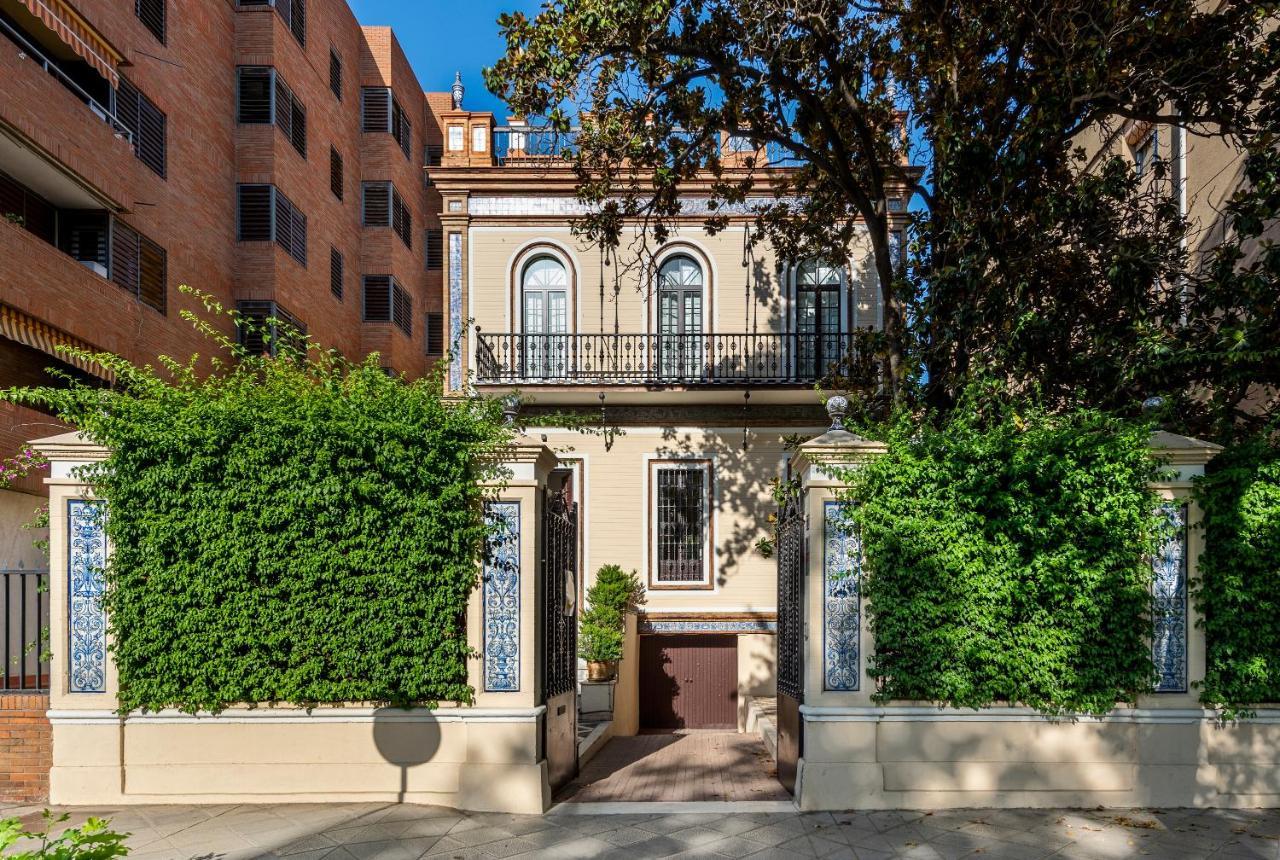 Villa Alfonso, Restored Palace House With Gardens And Monuments Views Севиля Екстериор снимка