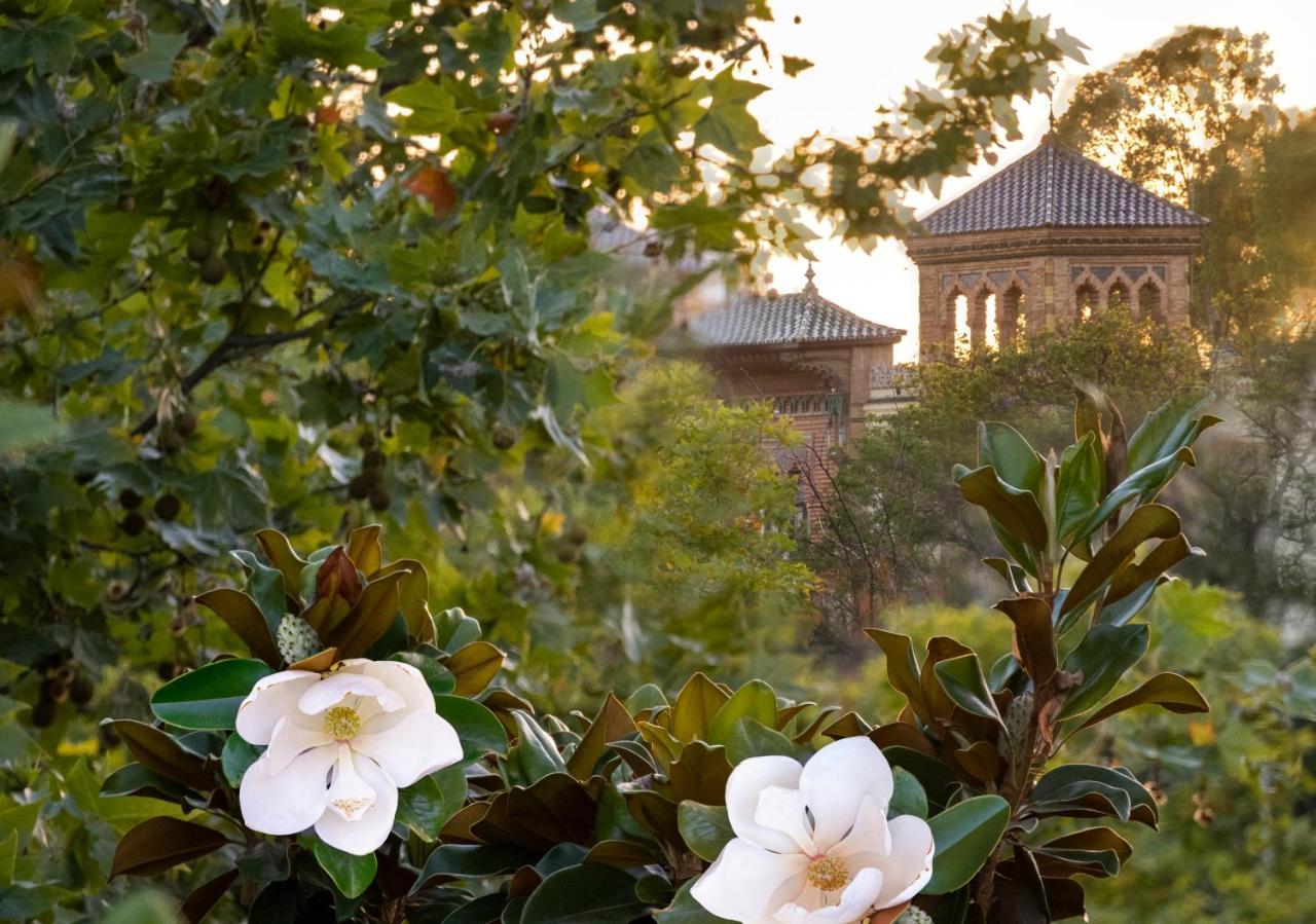 Villa Alfonso, Restored Palace House With Gardens And Monuments Views Севиля Екстериор снимка