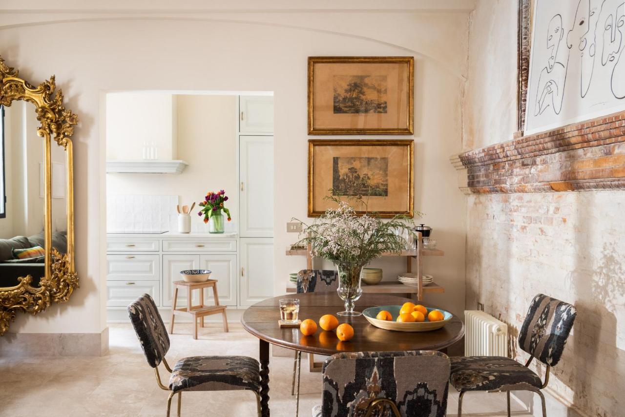 Villa Alfonso, Restored Palace House With Gardens And Monuments Views Севиля Екстериор снимка