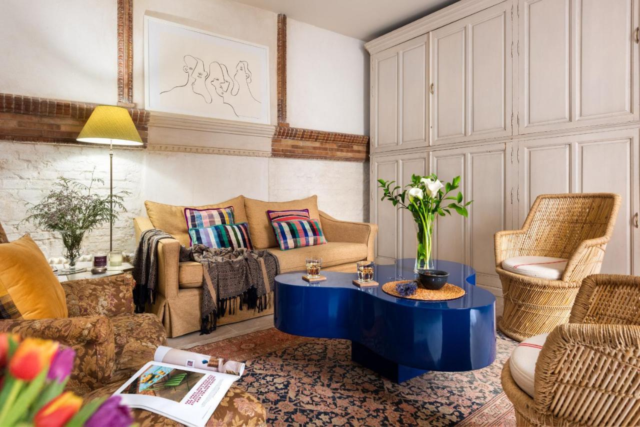 Villa Alfonso, Restored Palace House With Gardens And Monuments Views Севиля Екстериор снимка