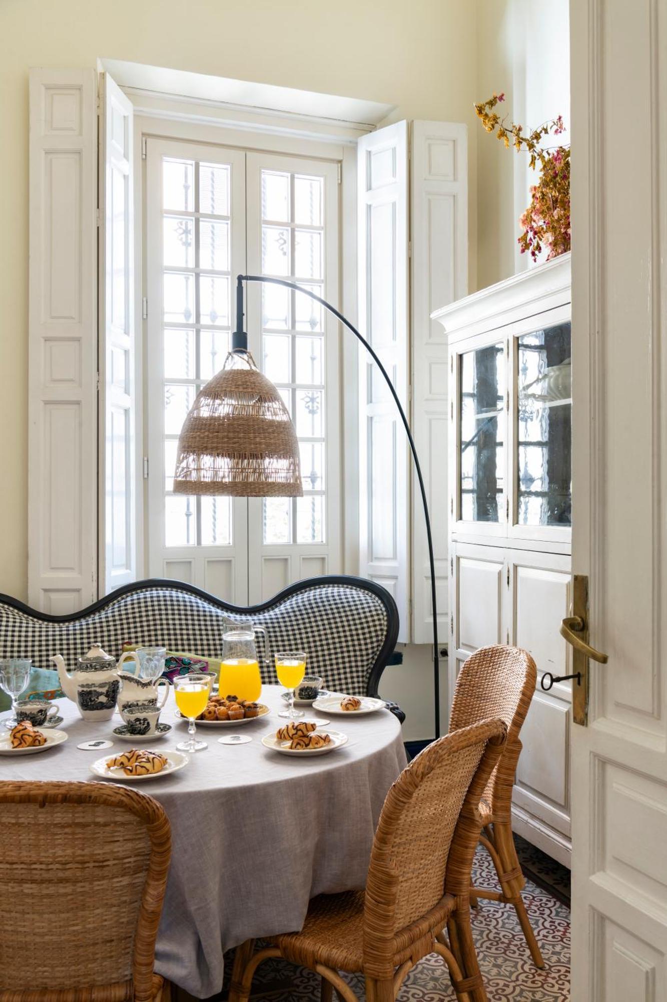 Villa Alfonso, Restored Palace House With Gardens And Monuments Views Севиля Екстериор снимка
