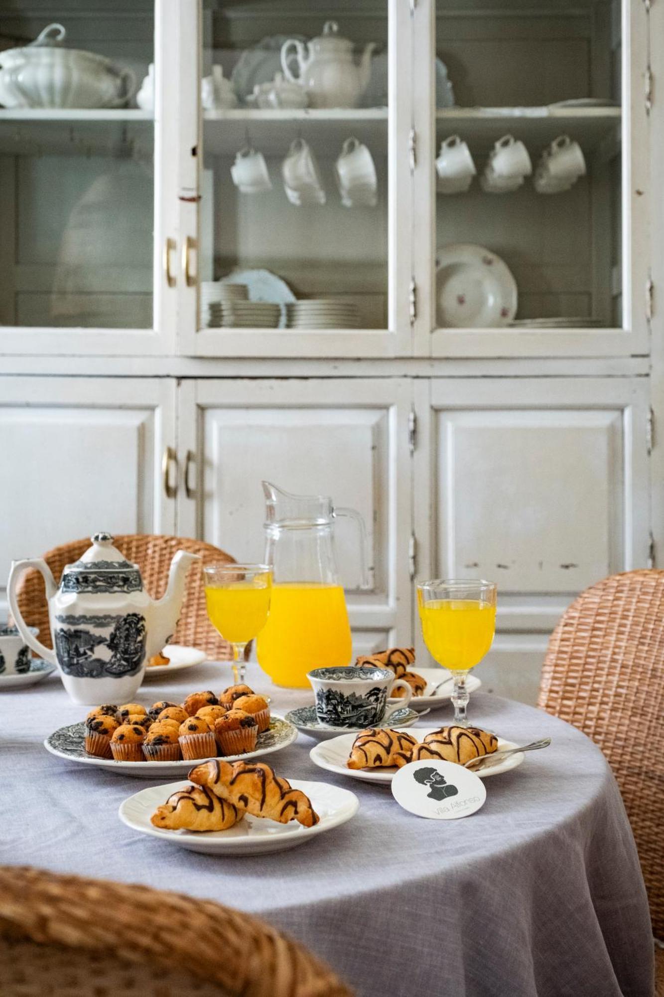 Villa Alfonso, Restored Palace House With Gardens And Monuments Views Севиля Екстериор снимка