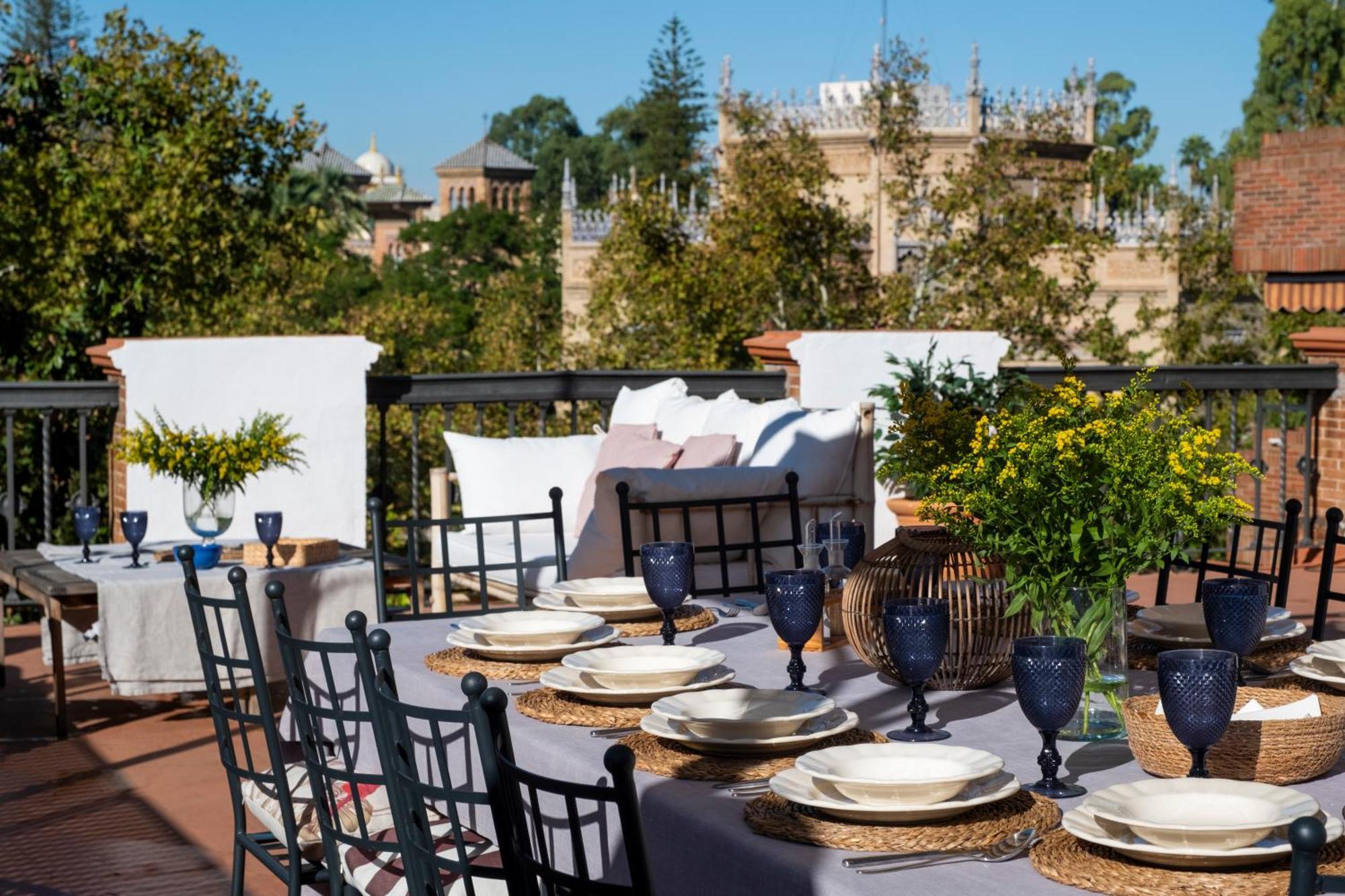 Villa Alfonso, Restored Palace House With Gardens And Monuments Views Севиля Екстериор снимка