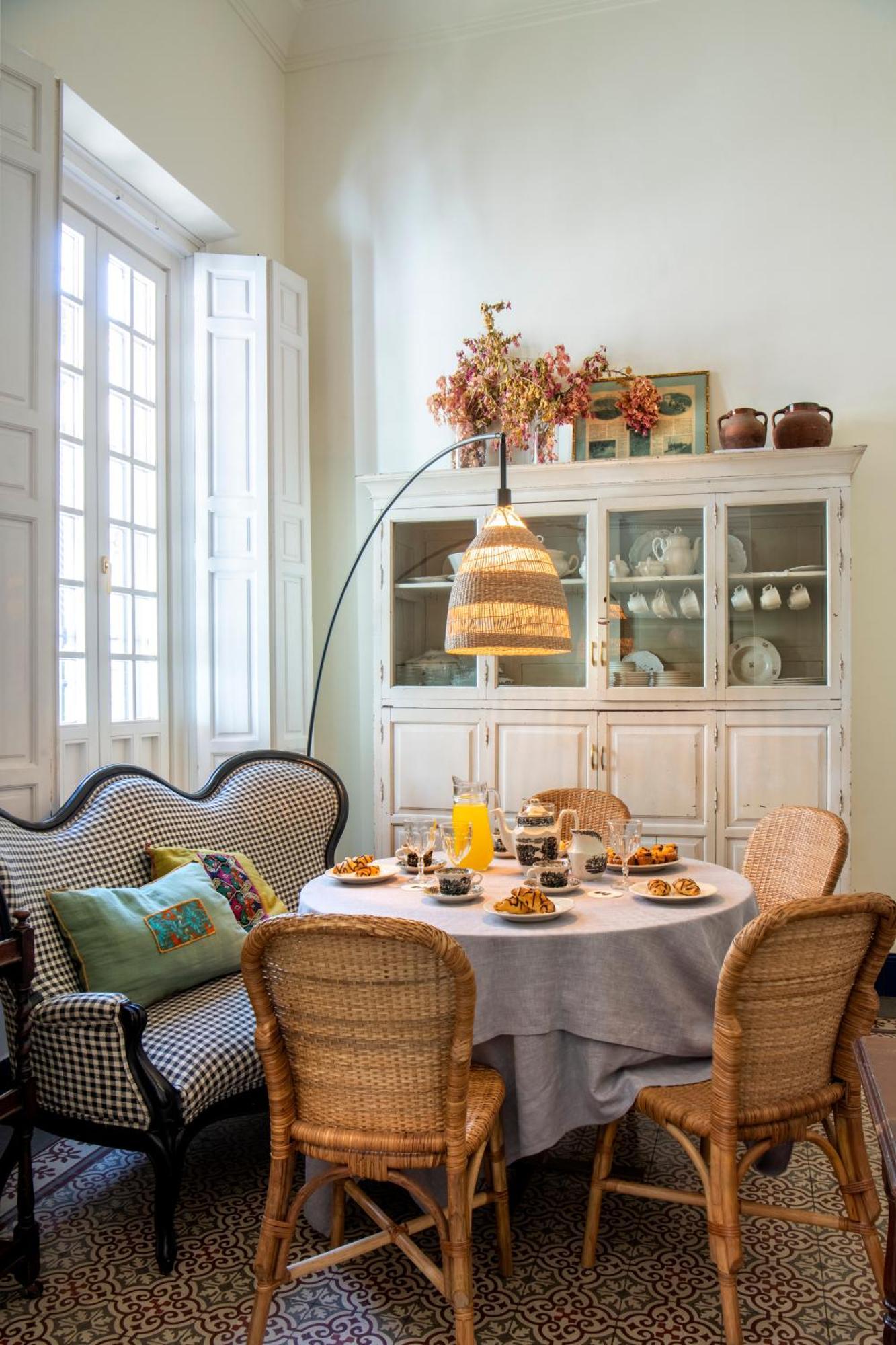 Villa Alfonso, Restored Palace House With Gardens And Monuments Views Севиля Екстериор снимка