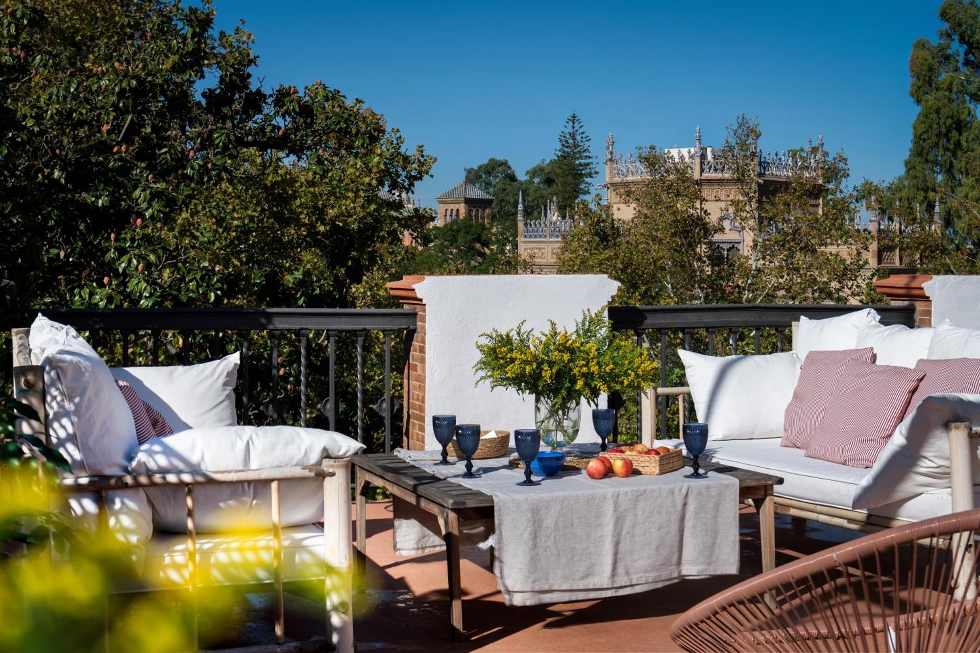 Villa Alfonso, Restored Palace House With Gardens And Monuments Views Севиля Екстериор снимка
