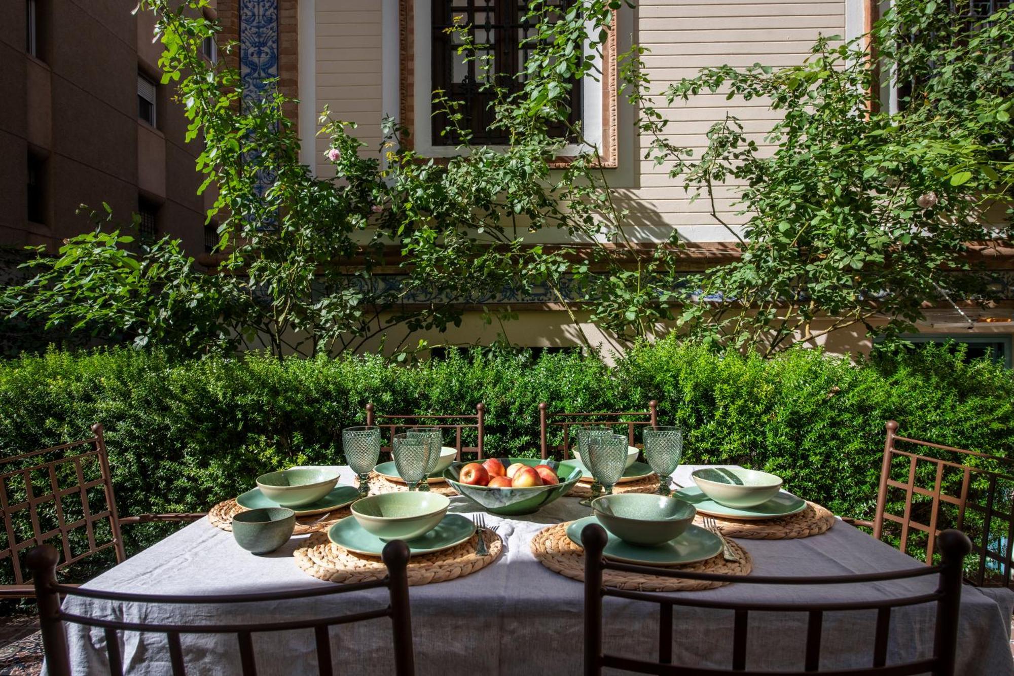 Villa Alfonso, Restored Palace House With Gardens And Monuments Views Севиля Екстериор снимка